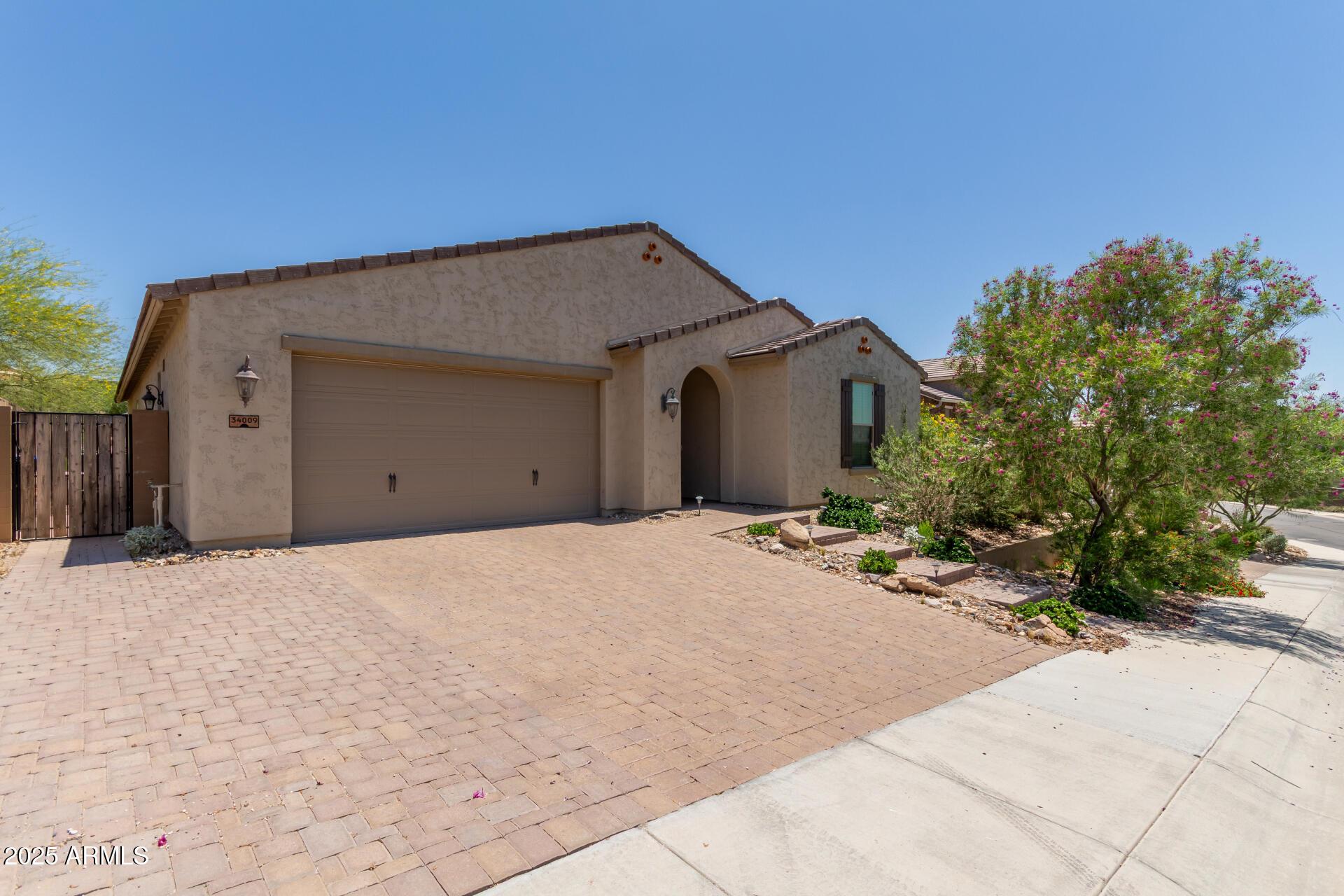 Phoenix, Arizona, 85085, United States, 4 Bedrooms Bedrooms, ,3 BathroomsBathrooms,Residential,For Sale,1937204
