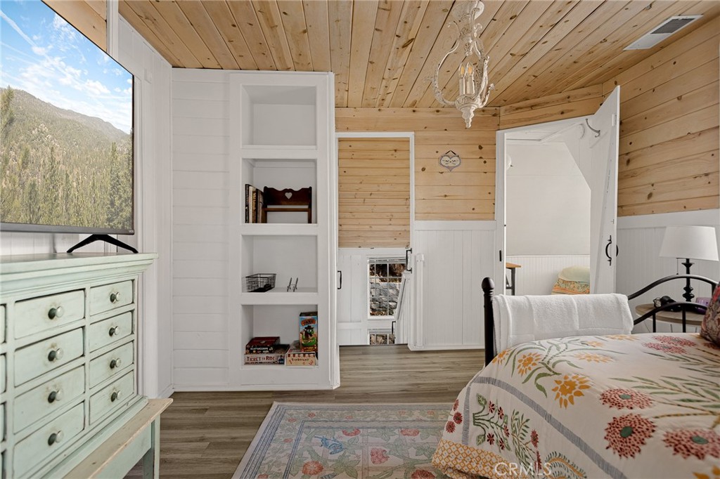 Lake Arrowhead, California, 92352, United States, 3 Bedrooms Bedrooms, ,2 BathroomsBathrooms,Residential,For Sale,1984793