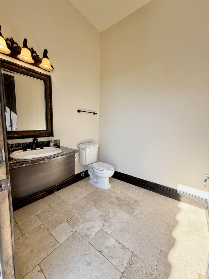 Carlsbad, New Mexico, 88220, United States, 4 Bedrooms Bedrooms, ,6 BathroomsBathrooms,Residential,For Sale,1974885