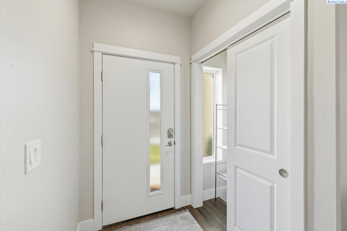 Richland, Washington, 99352, United States, 3 Bedrooms Bedrooms, ,2 BathroomsBathrooms,Residential,For Sale,1991630