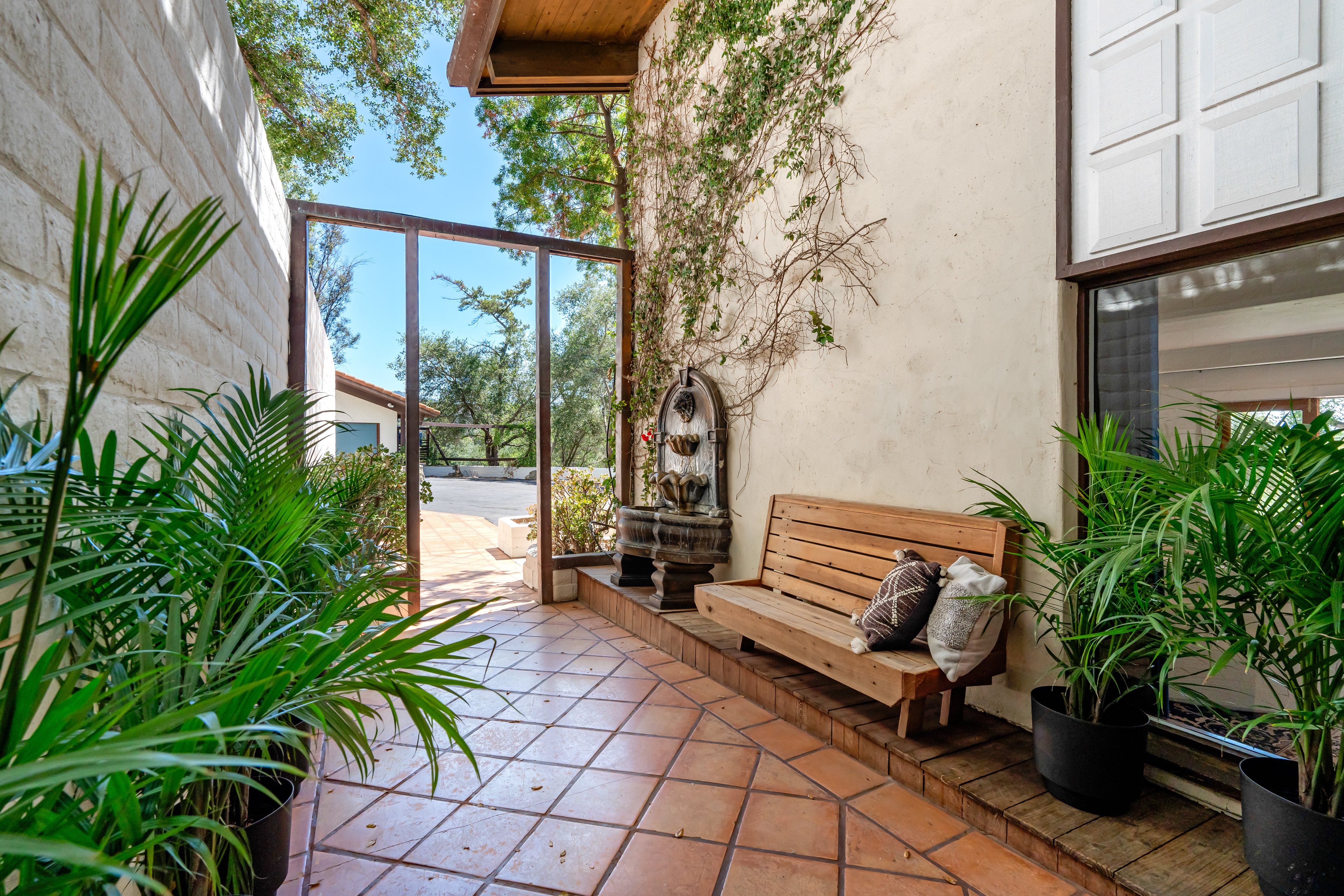  1002 Country Club Drive, Ojai, CA 93023 - 物件實景