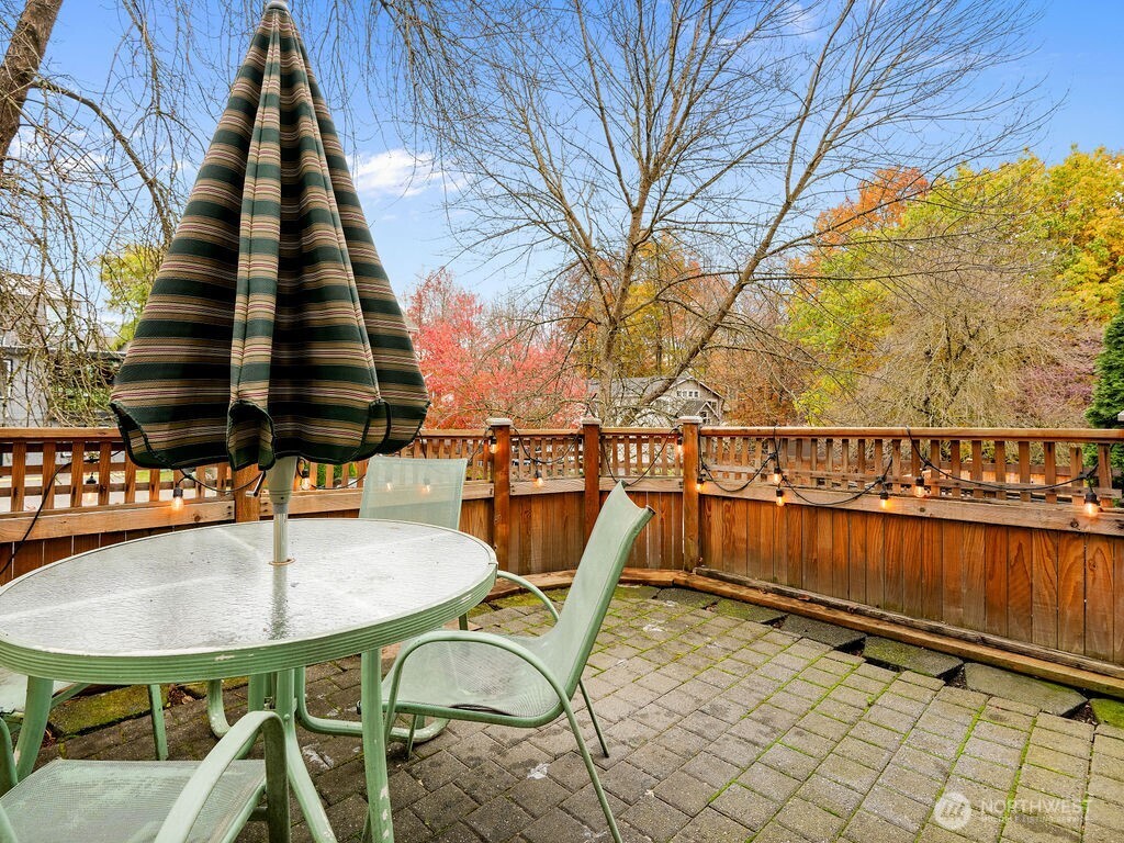 Seattle, Washington, 98144, United States, 2 Bedrooms Bedrooms, ,2 BathroomsBathrooms,Residential,For Sale,1987312