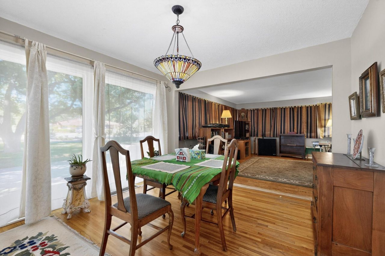 Albuquerque, New Mexico, 87107, United States, 4 Bedrooms Bedrooms, ,3 BathroomsBathrooms,Residential,For Sale,1917384