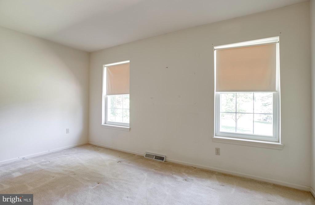 Warrenton, Virginia, 20187, United States, 3 Bedrooms Bedrooms, ,3 BathroomsBathrooms,Residential,For Sale,2049291