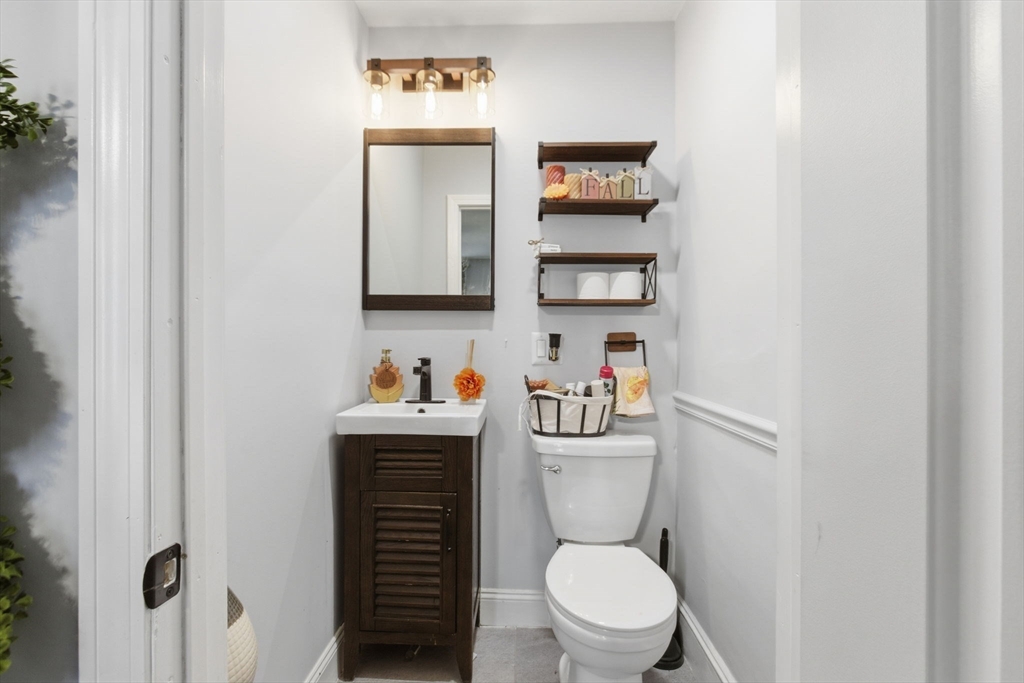 Lowell, Massachusetts, 01852, United States, 3 Bedrooms Bedrooms, ,3 BathroomsBathrooms,Residential,For Sale,1989388