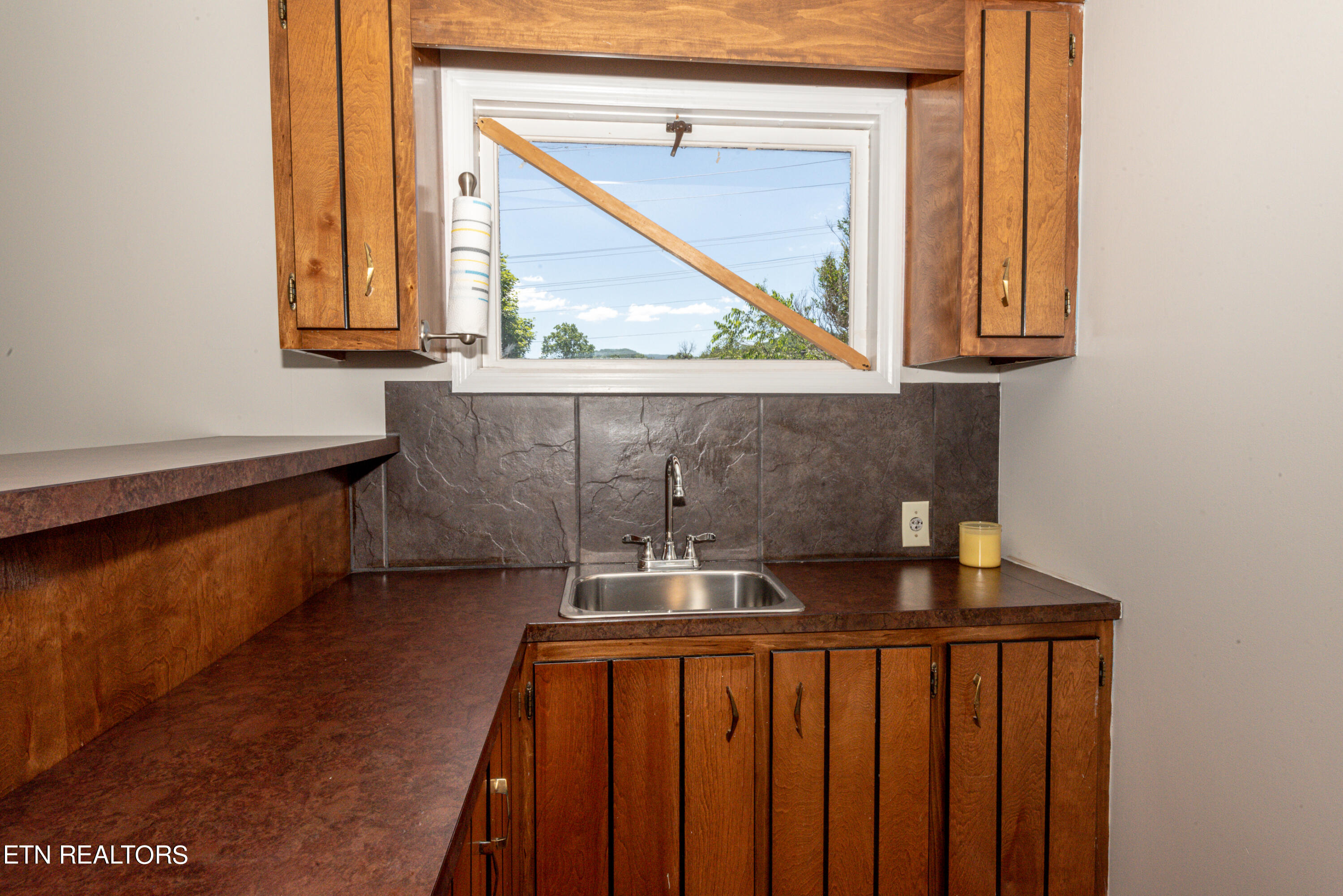 Townsend, Tennessee, 37882, United States, 3 Bedrooms Bedrooms, ,2 BathroomsBathrooms,Residential,For Sale,1984041