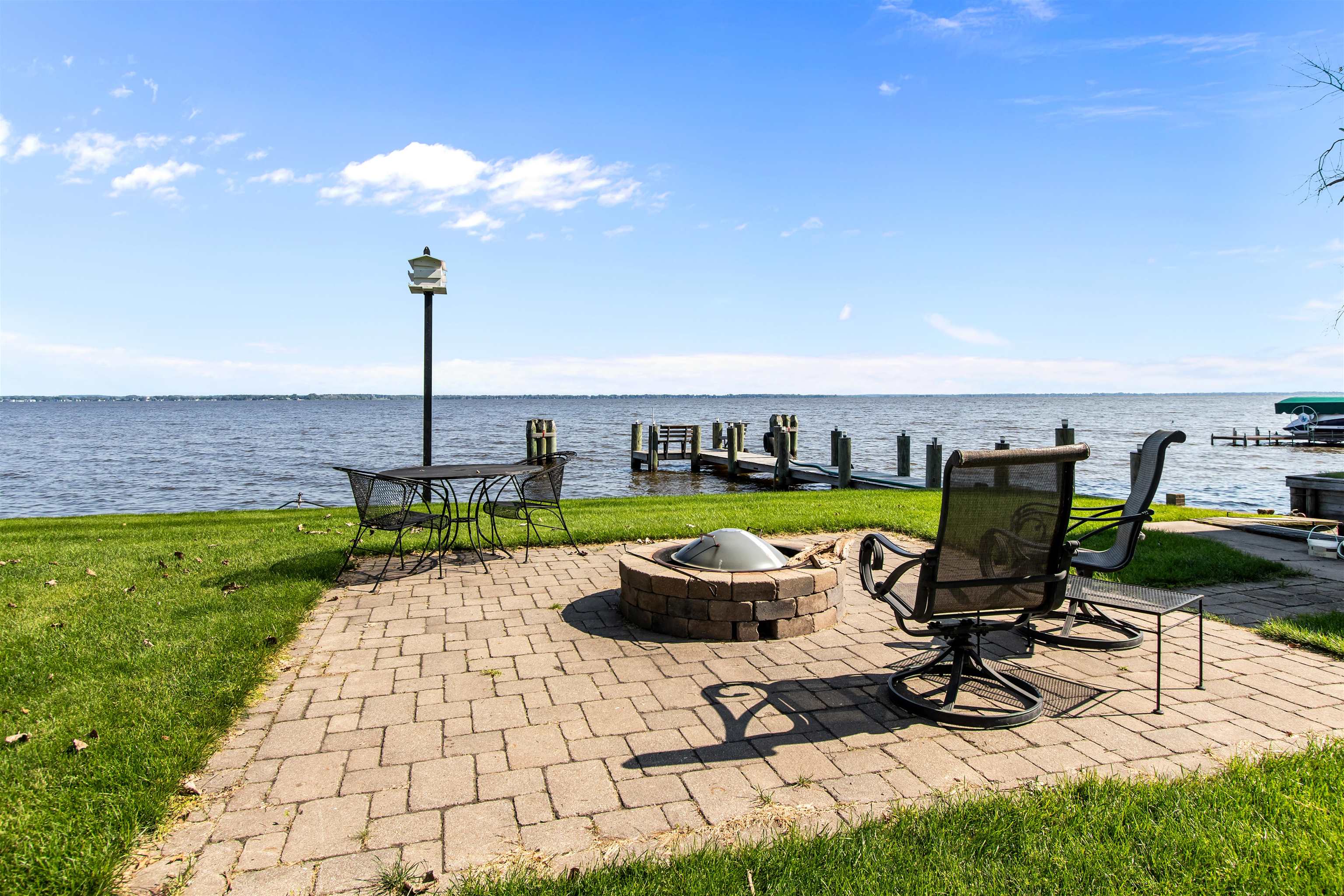 WINNECONNE, Wisconsin, 54986, United States, 2 Bedrooms Bedrooms, ,2 BathroomsBathrooms,Residential,For Sale,1926220