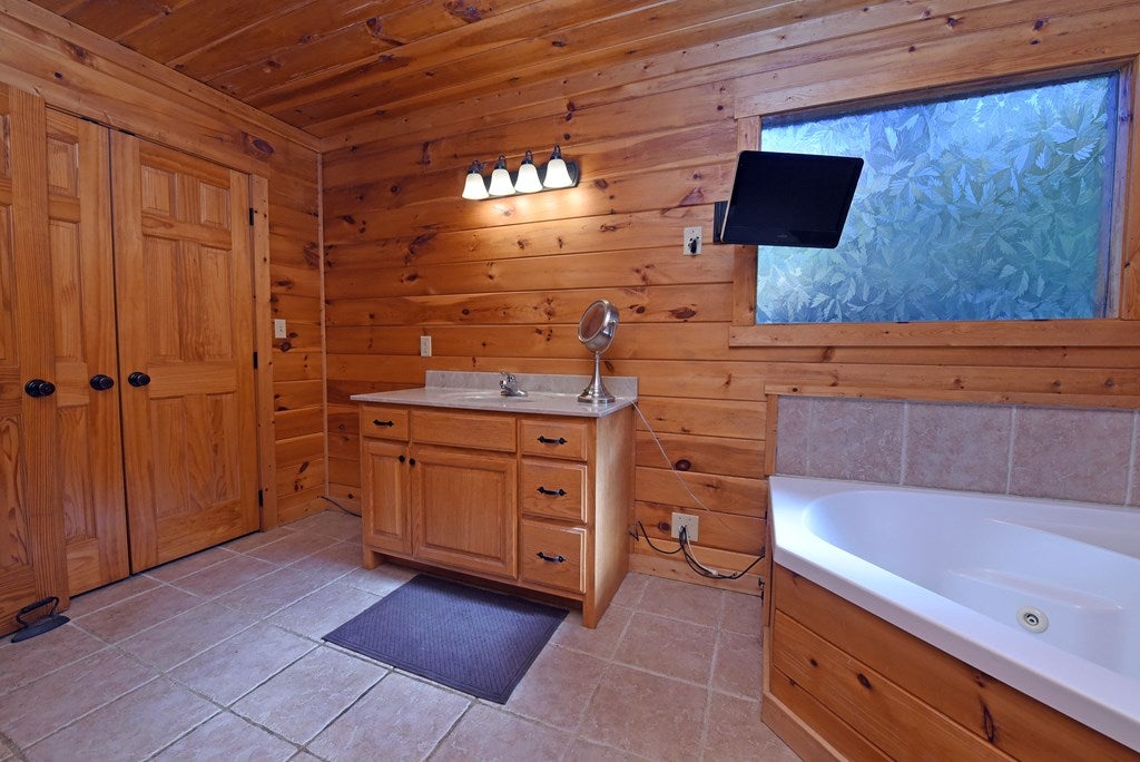 Suches, Georgia, 30572, United States, 3 Bedrooms Bedrooms, ,3 BathroomsBathrooms,Residential,For Sale,1877290