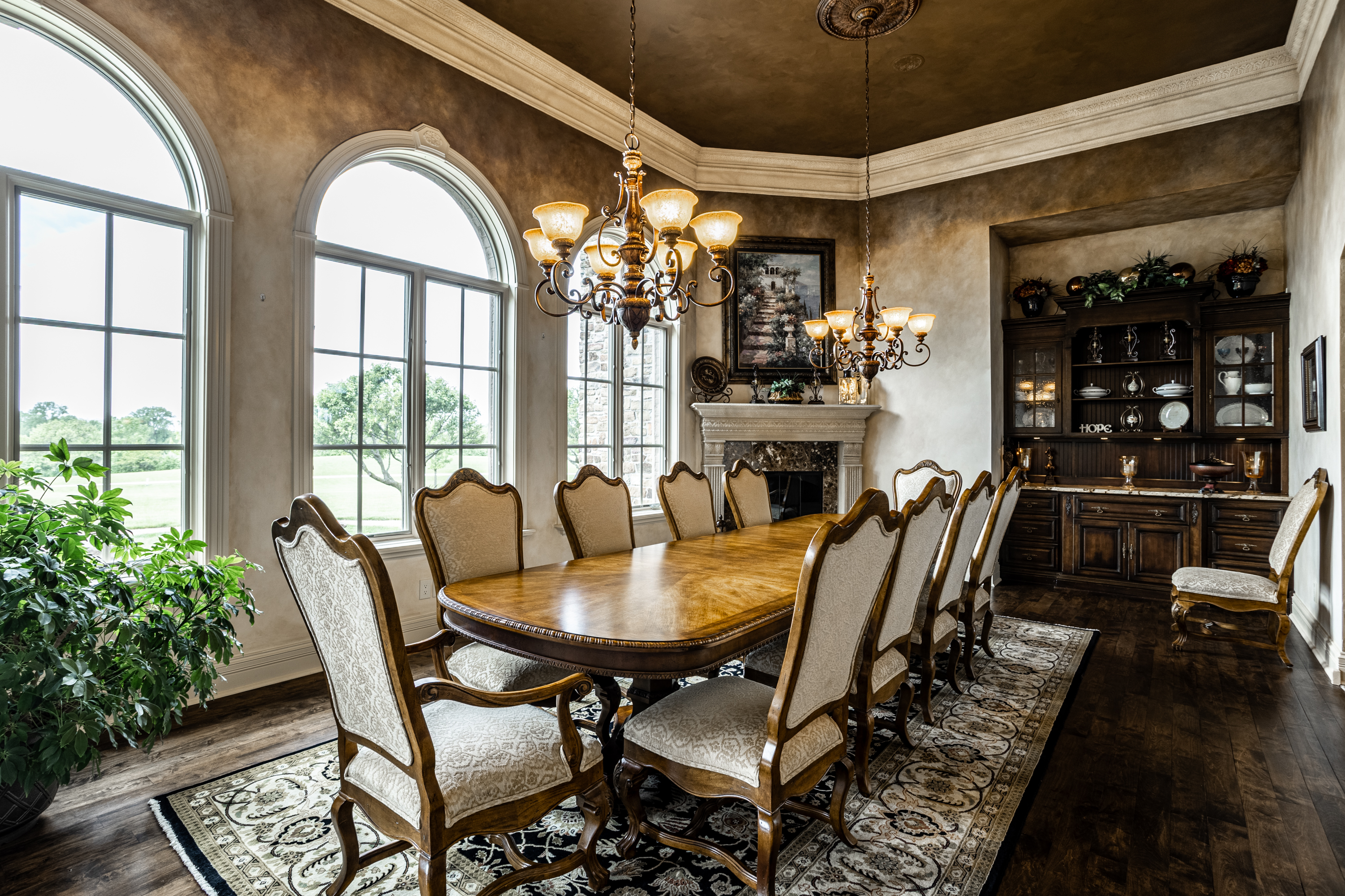  European-Inspired Waterfront Estate with Endless Features - 物件實景