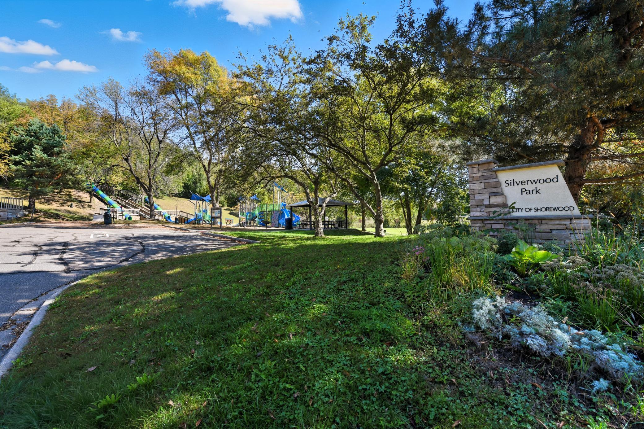 Shorewood, Minnesota, 55331, United States, 2 Bedrooms Bedrooms, ,3 BathroomsBathrooms,Residential,For Sale,1956041