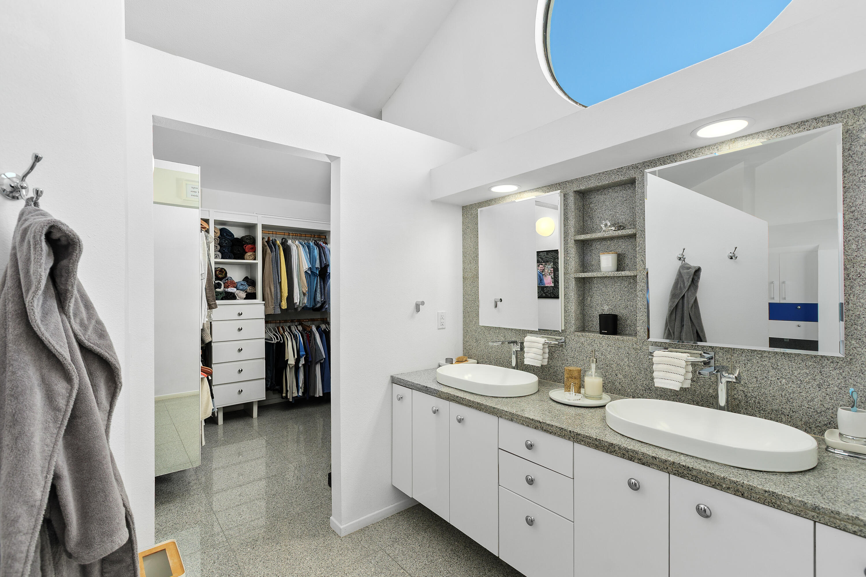 Palm Desert, California, 92260, United States, 2 Bedrooms Bedrooms, ,2 BathroomsBathrooms,Residential,For Sale,2003348