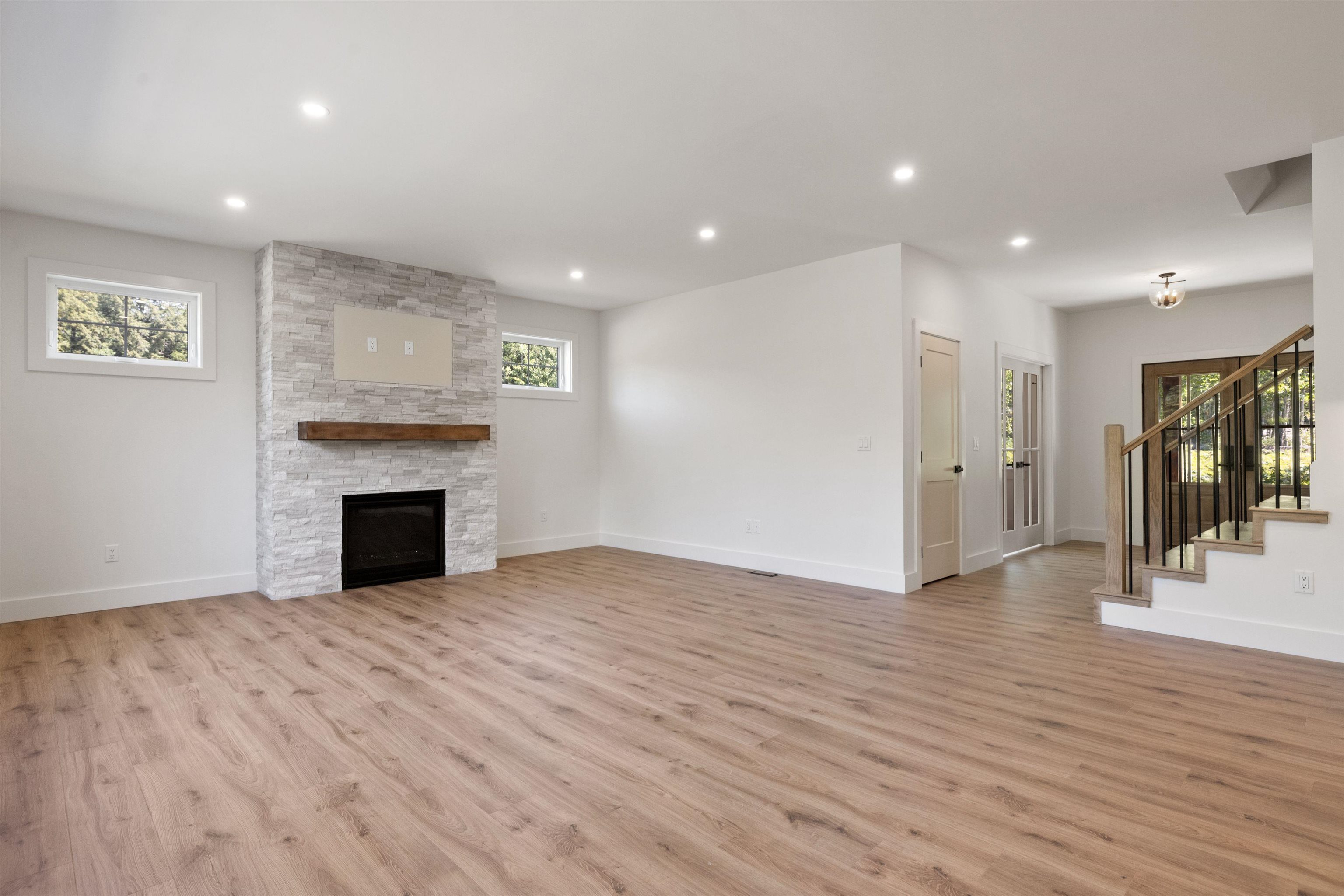 Sunapee, New Hampshire, 03782, United States, 4 Bedrooms Bedrooms, ,3 BathroomsBathrooms,Residential,For Sale,1918576