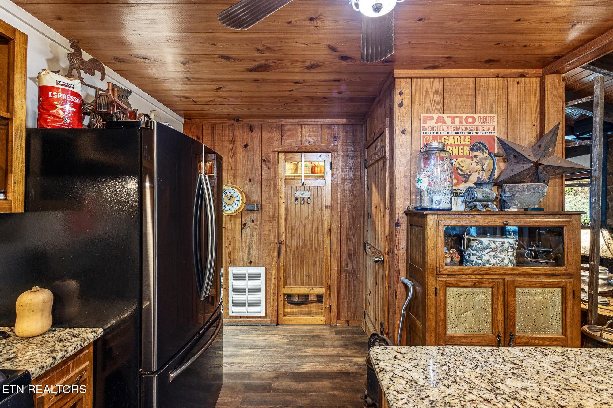 Englewood, Tennessee, 37329, United States, 2 Bedrooms Bedrooms, ,3 BathroomsBathrooms,Residential,For Sale,2002536