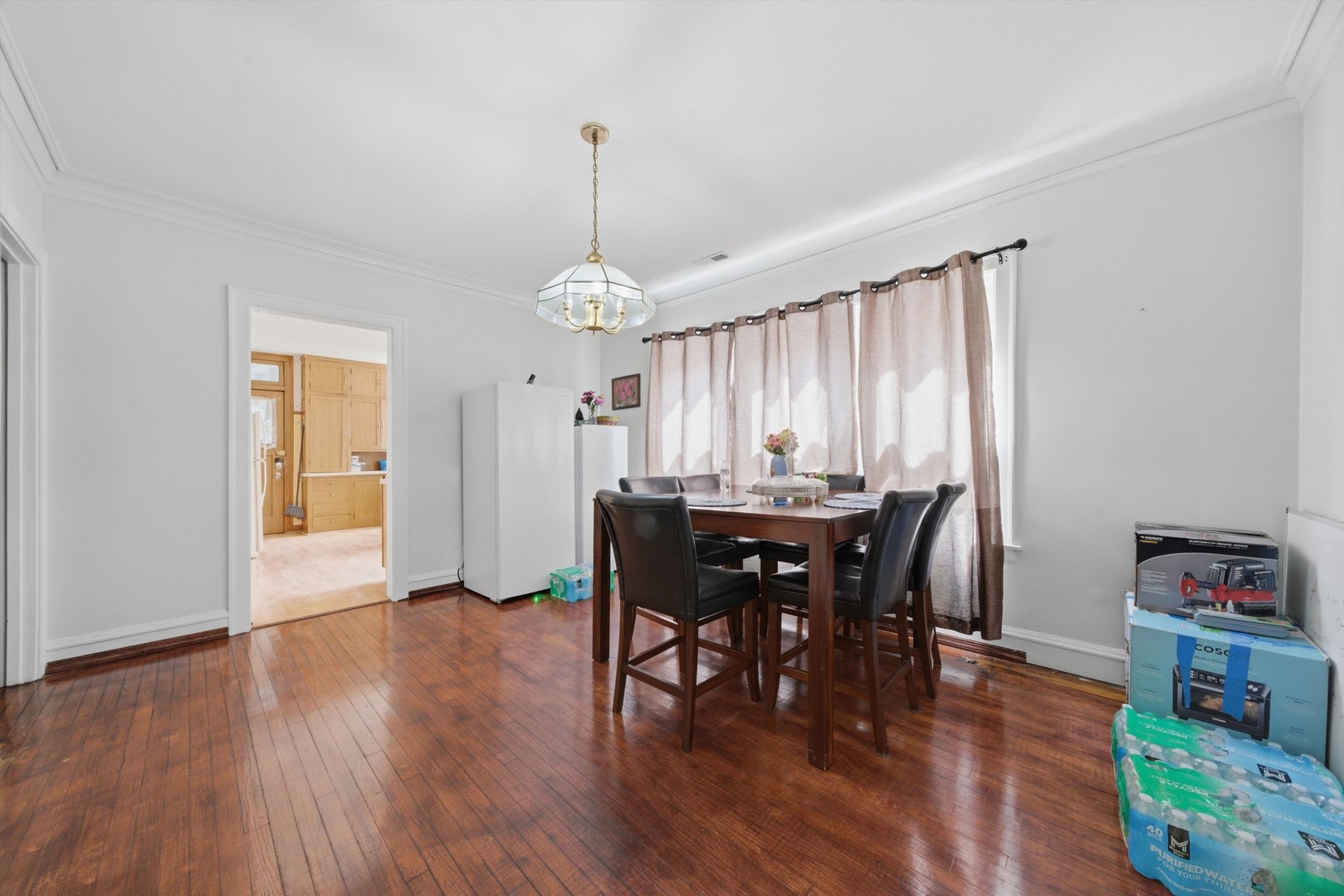 Chicago, Illinois, 60659, United States, 9 Bedrooms Bedrooms, ,Residential,For Sale,2040474