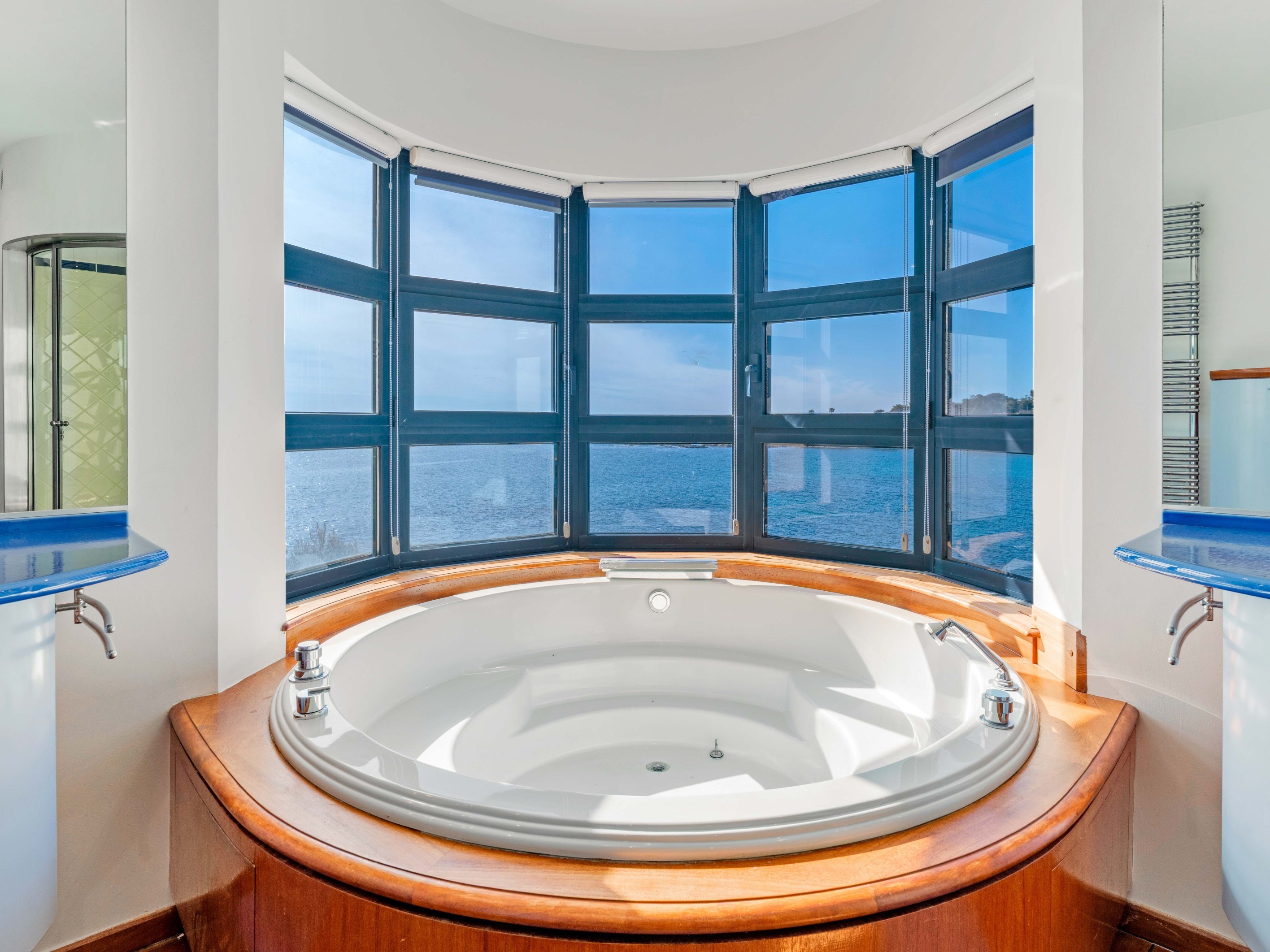  Les Issambres waterfront villa 290 sqm direct sea access 5 bedroom French Rivie… - 物件實景
