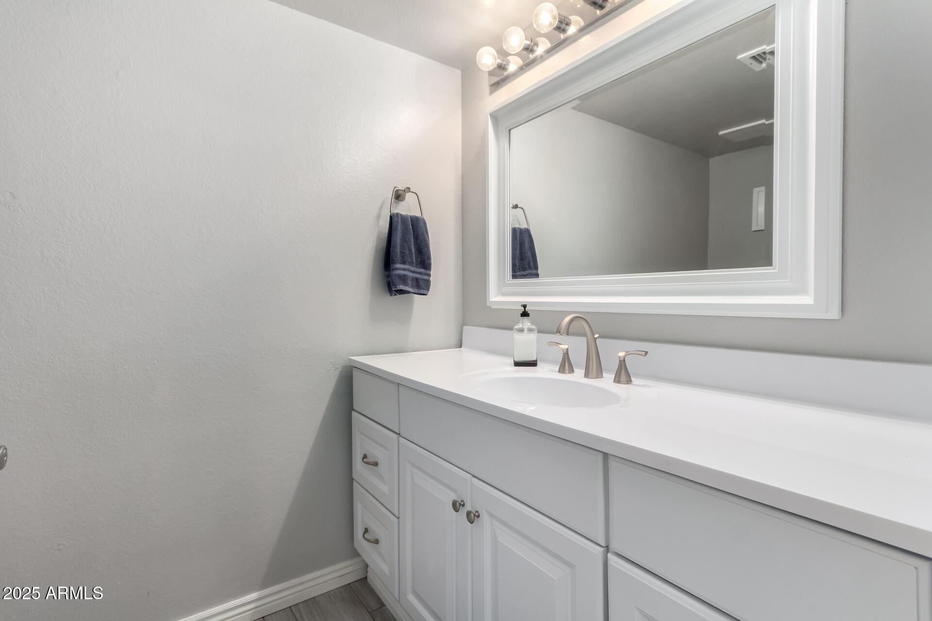 Glendale, Arizona, 85302, United States, 4 Bedrooms Bedrooms, ,4 BathroomsBathrooms,Residential,For Sale,1977849