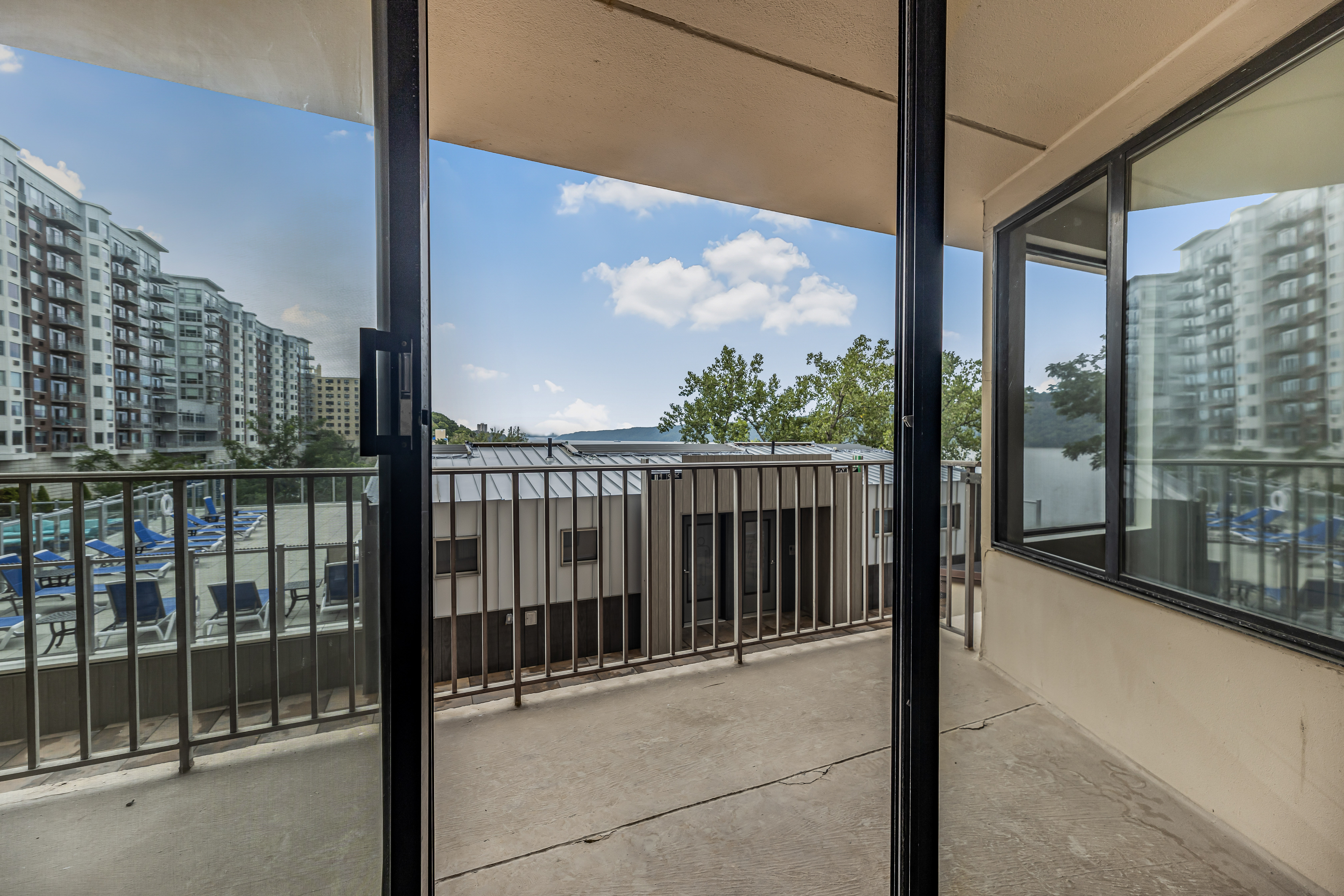  1155 Warburton Avenue - 物件實景