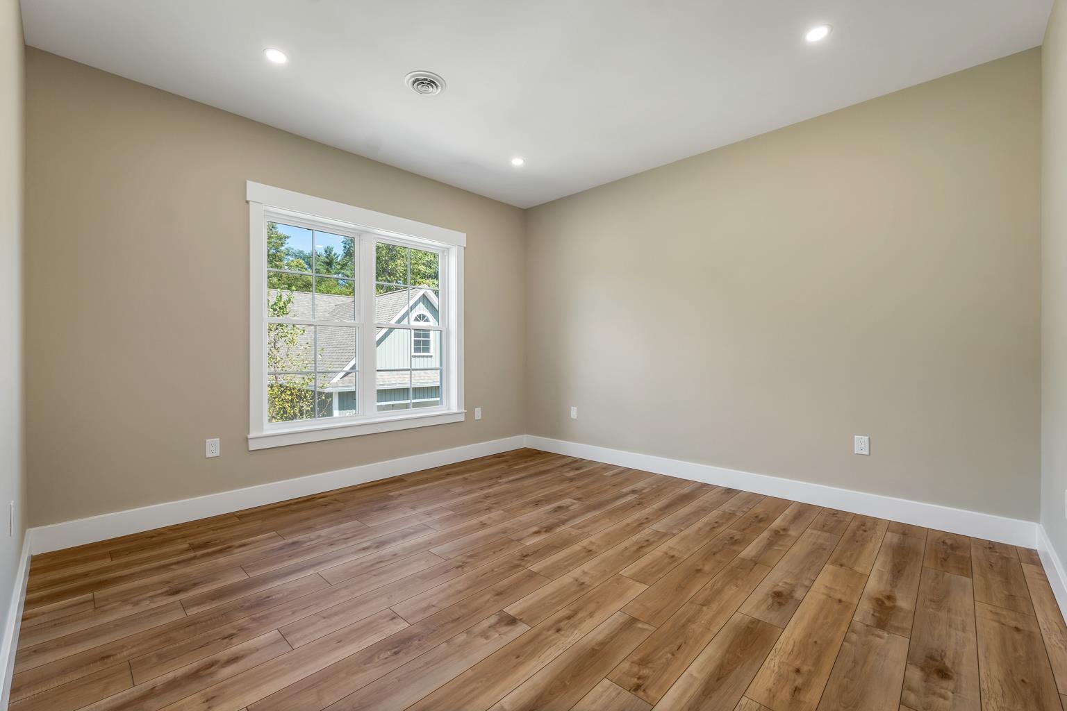 Laconia, New Hampshire, 03246, United States, 3 Bedrooms Bedrooms, ,3 BathroomsBathrooms,Residential,For Sale,1932606