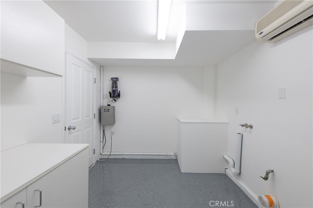 Woodland Hills, California, 91367, United States, 5 Bedrooms Bedrooms, ,4 BathroomsBathrooms,Residential,For Sale,2003511