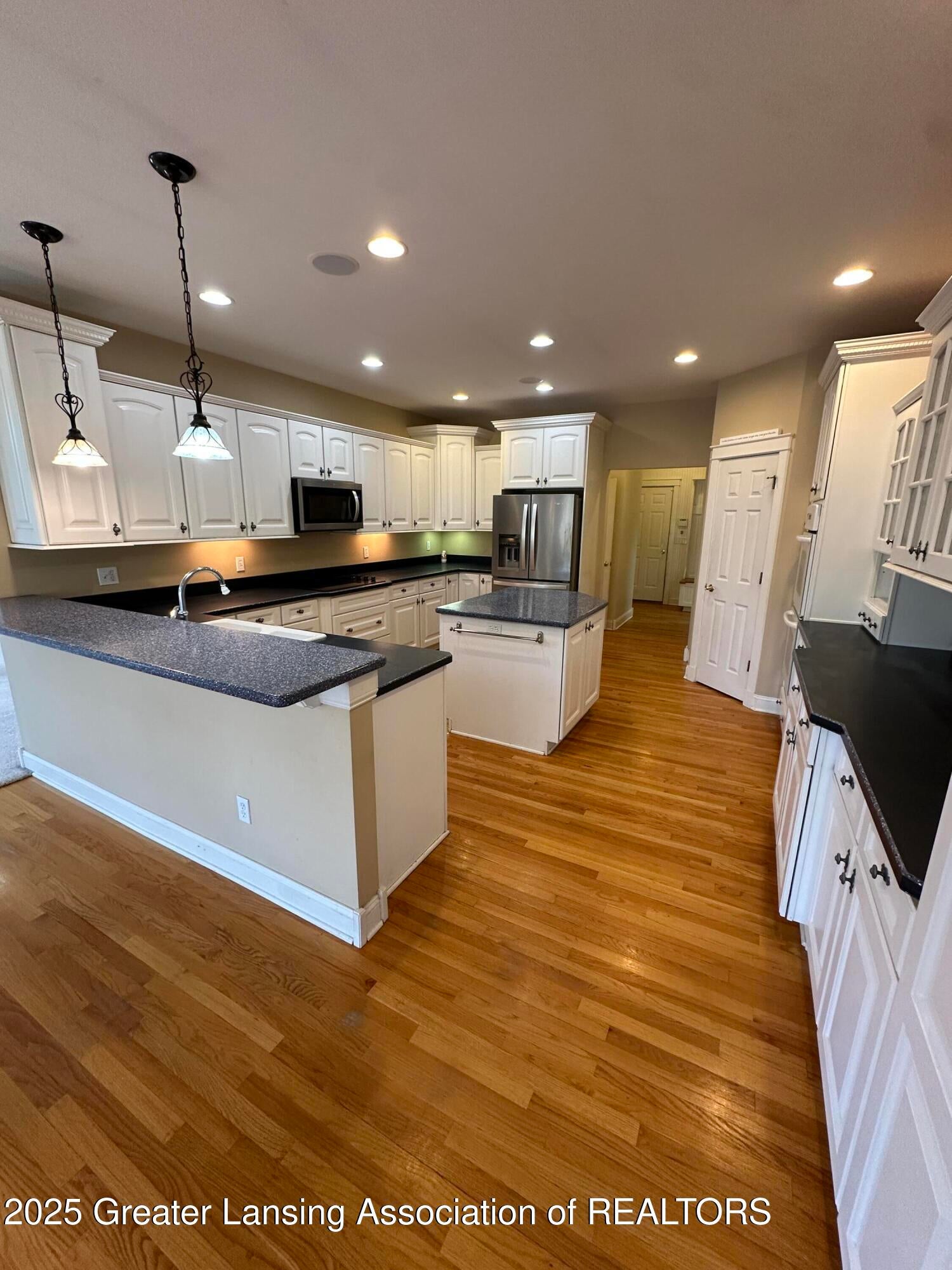 Lansing, Michigan, 48917, United States, 3 Bedrooms Bedrooms, ,4 BathroomsBathrooms,Residential,For Sale,1995579