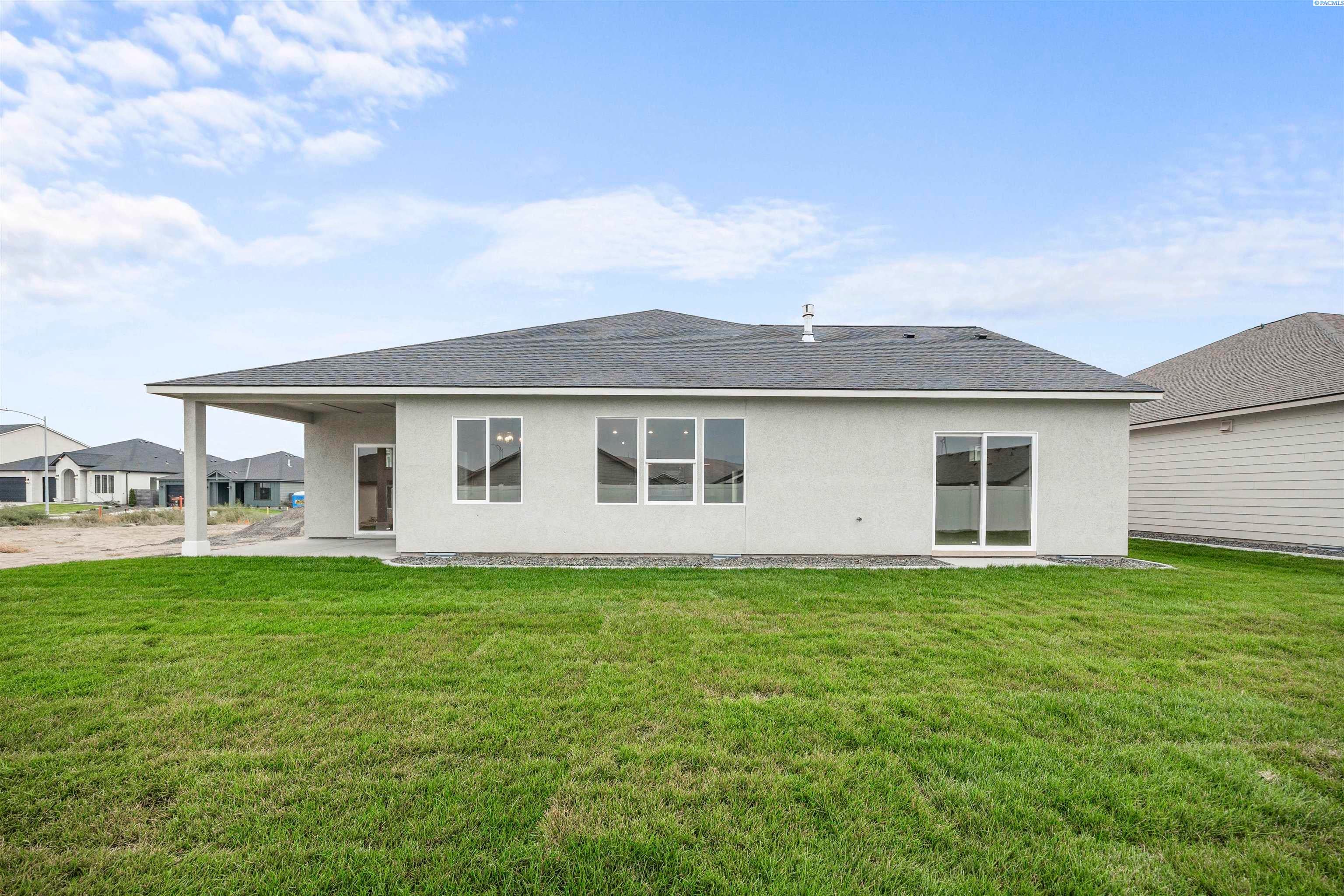 Richland, Washington, 99352, United States, 4 Bedrooms Bedrooms, ,3 BathroomsBathrooms,Residential,For Sale,1980389