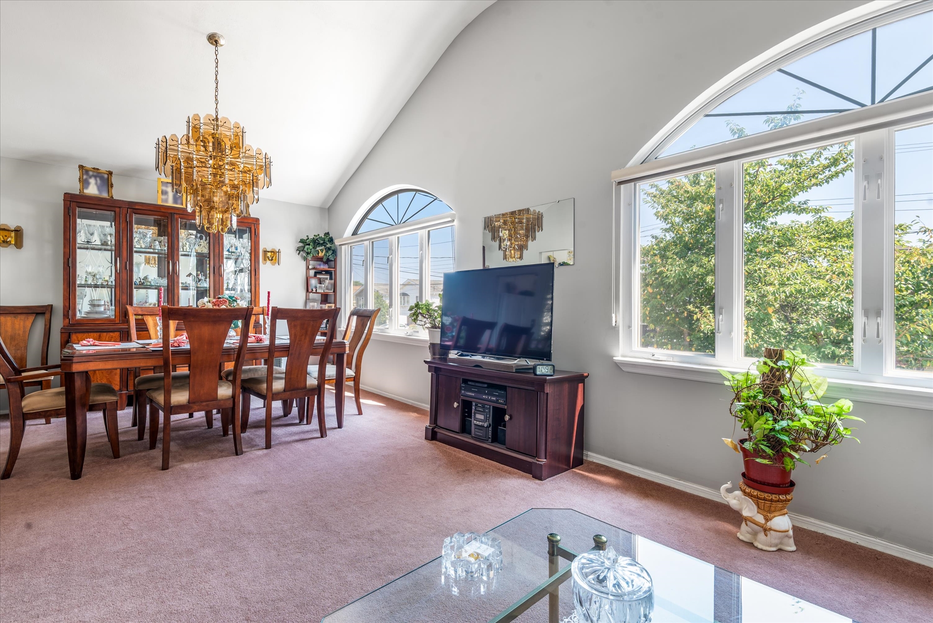 Howard Beach, New York, 11414, United States, 4 Bedrooms Bedrooms, ,2 BathroomsBathrooms,Residential,For Sale,1916184