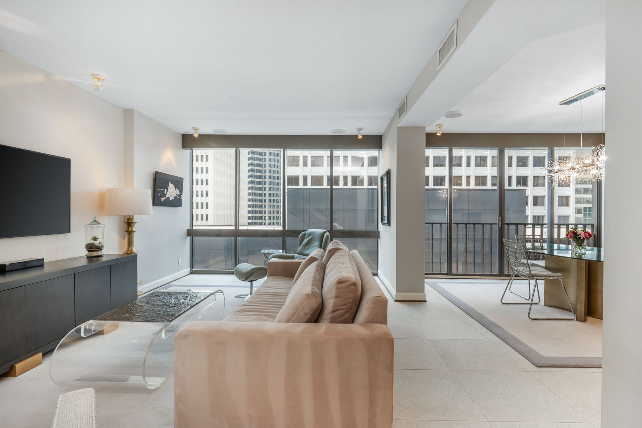  Fully Renovated Two-story Condo in the Iconic Colony House at Colony Square - 物件實景