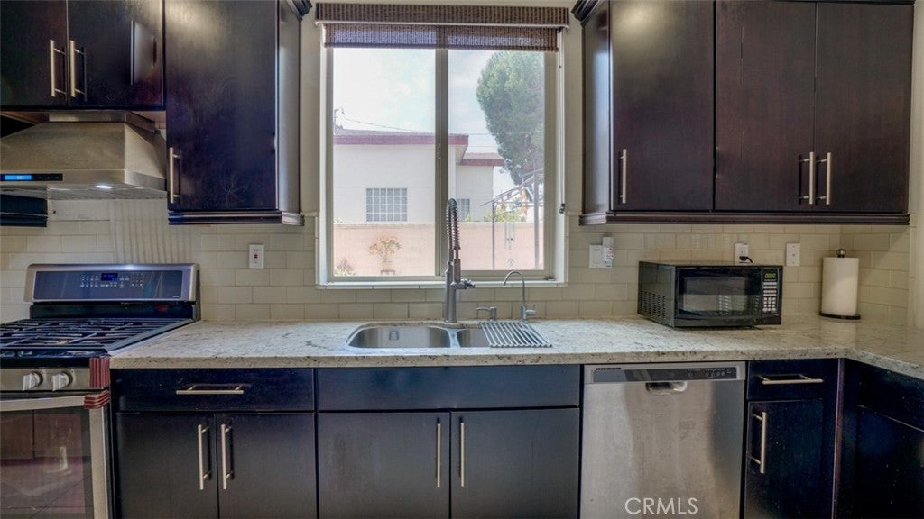 Santa Ana, California, 92703, United States, 4 Bedrooms Bedrooms, ,3 BathroomsBathrooms,Residential,For Sale,1793087