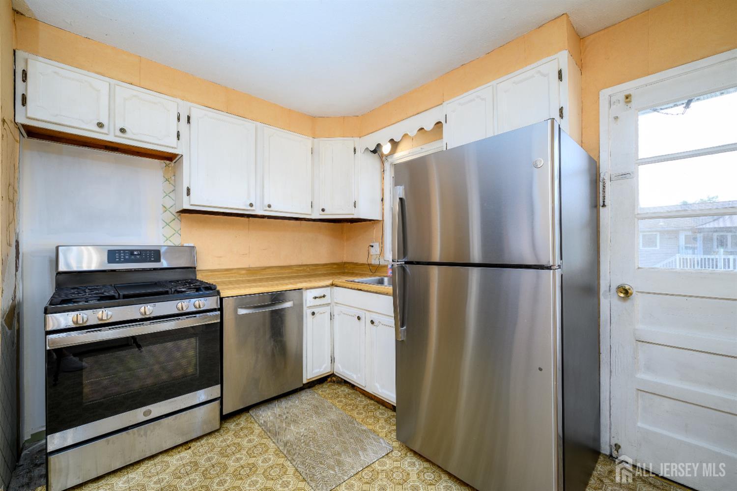 Colonia, New Jersey, 07067, United States, 4 Bedrooms Bedrooms, ,2 BathroomsBathrooms,Residential,For Sale,1961798