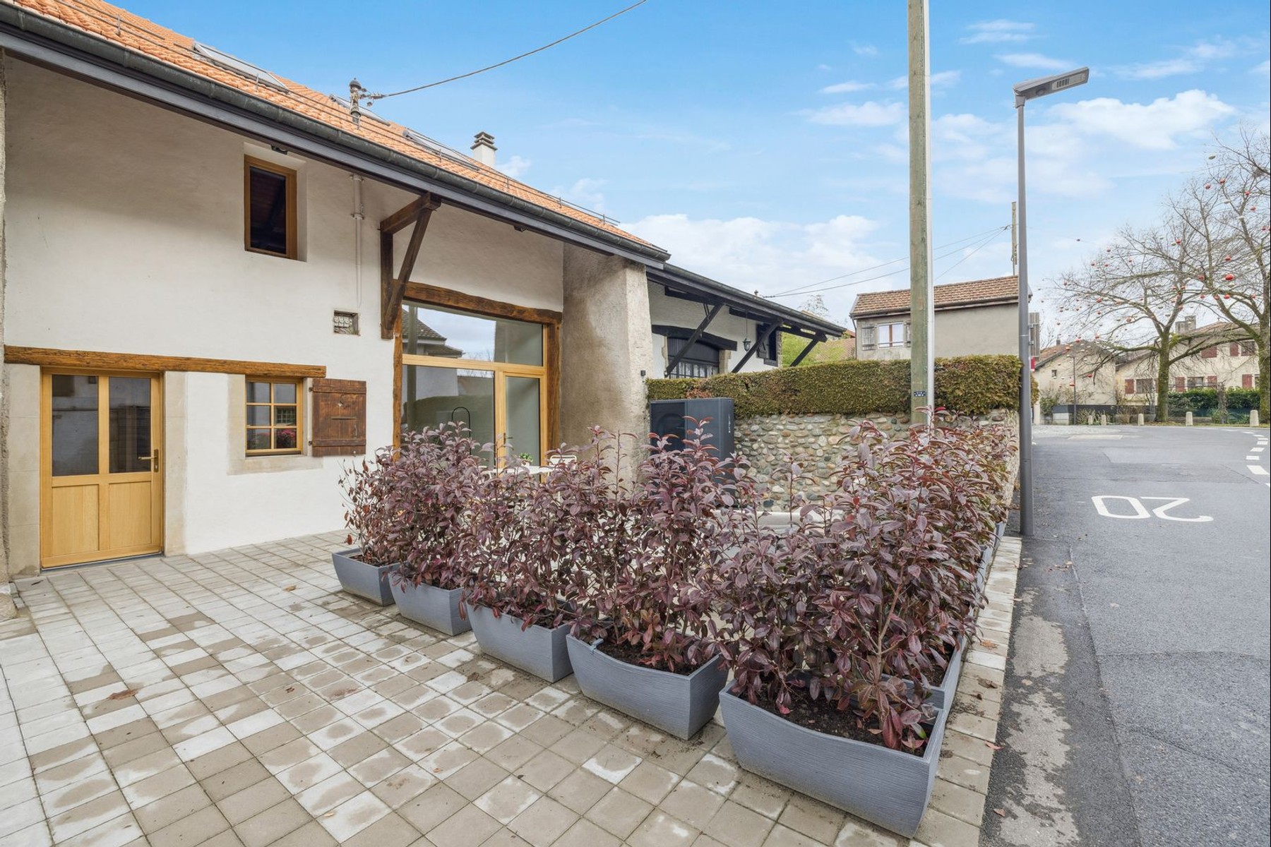  OFF-MARKET: FULLY RENOVATED VILLAGE HOUSE - LUXURY MATERIALS - 物件實景