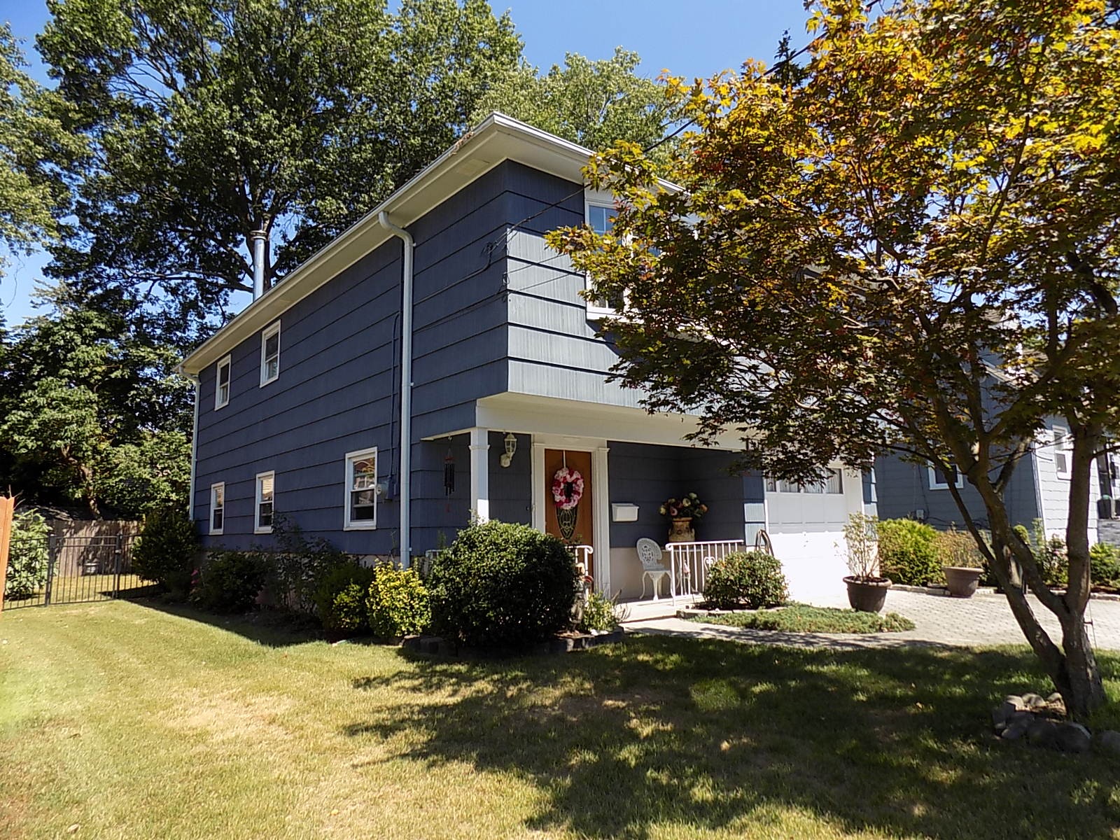 Pompton Plains, New Jersey, 07444, United States, 3 Bedrooms Bedrooms, ,2 BathroomsBathrooms,Residential,For Sale,1937203