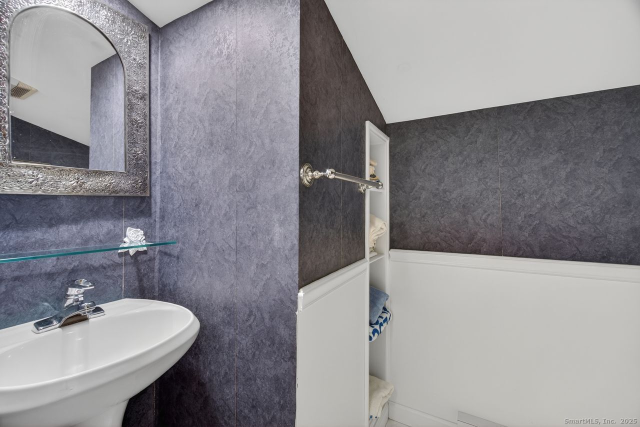 Guilford, Connecticut, 06437, United States, 3 Bedrooms Bedrooms, ,3 BathroomsBathrooms,Residential,For Sale,2003237