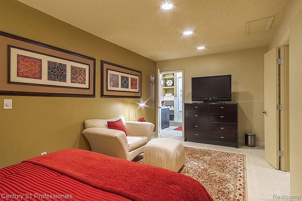 OrchardLake, Michigan, 48323, United States, 5 Bedrooms Bedrooms, ,5 BathroomsBathrooms,Residential,For Sale,1980200