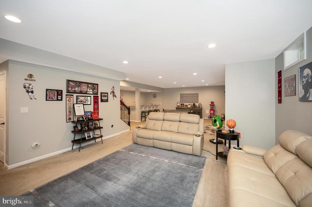 Fredericksburg, Virginia, 22406, United States, 5 Bedrooms Bedrooms, ,6 BathroomsBathrooms,Residential,For Sale,1981857