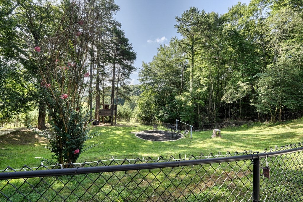 Murphy, North Carolina, 28906, United States, 3 Bedrooms Bedrooms, ,3 BathroomsBathrooms,Residential,For Sale,1902366