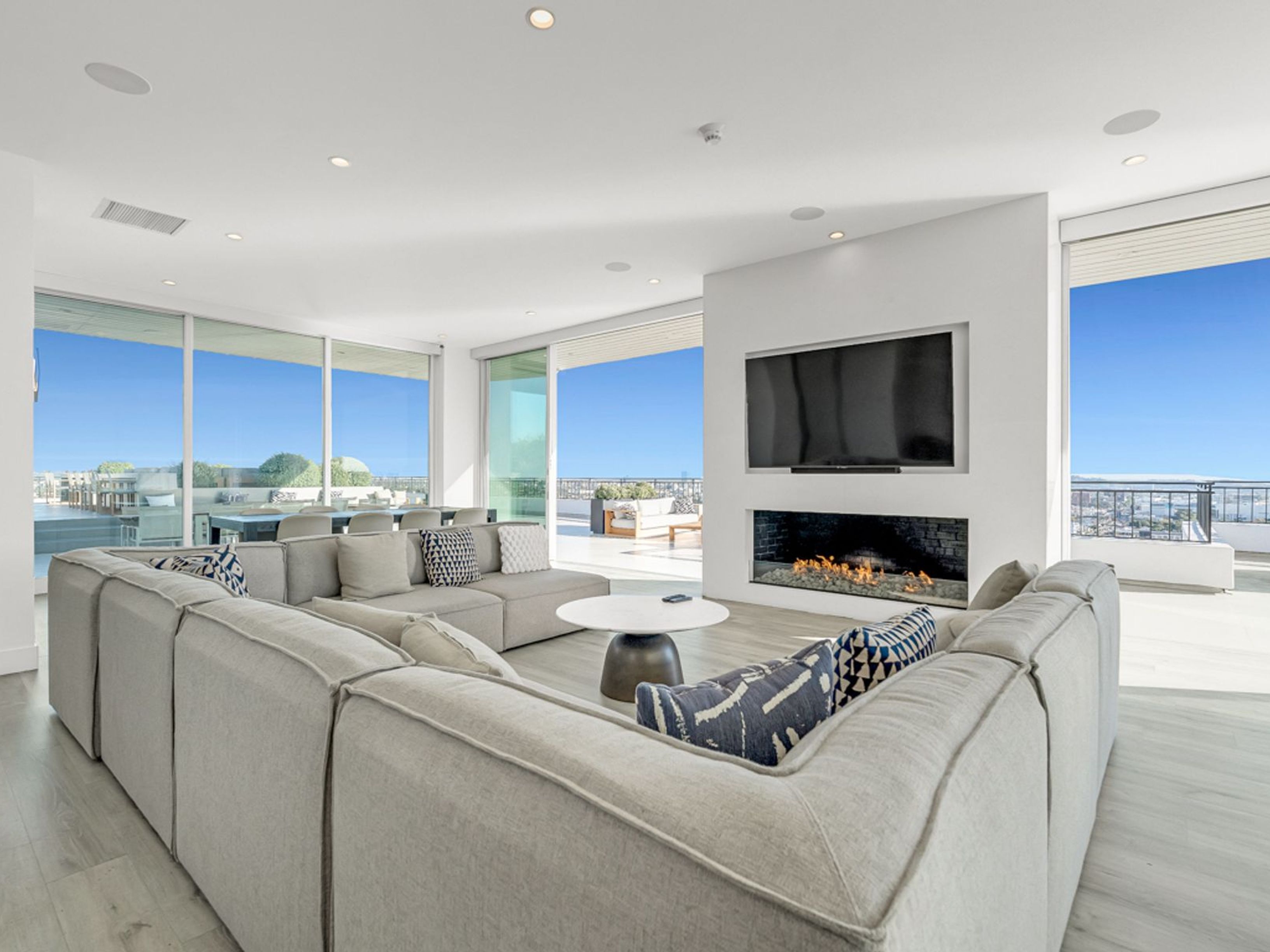  1100 Alta Loma Vista Road , West Hollywood, CA 90069 - 物件實景