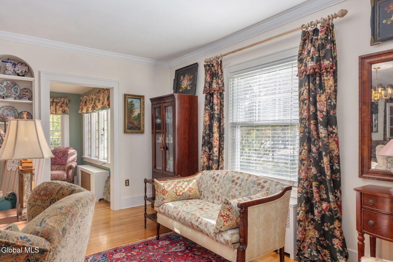 Niskayuna, New York, 12309, United States, 5 Bedrooms Bedrooms, ,3 BathroomsBathrooms,Residential,For Sale,1988361