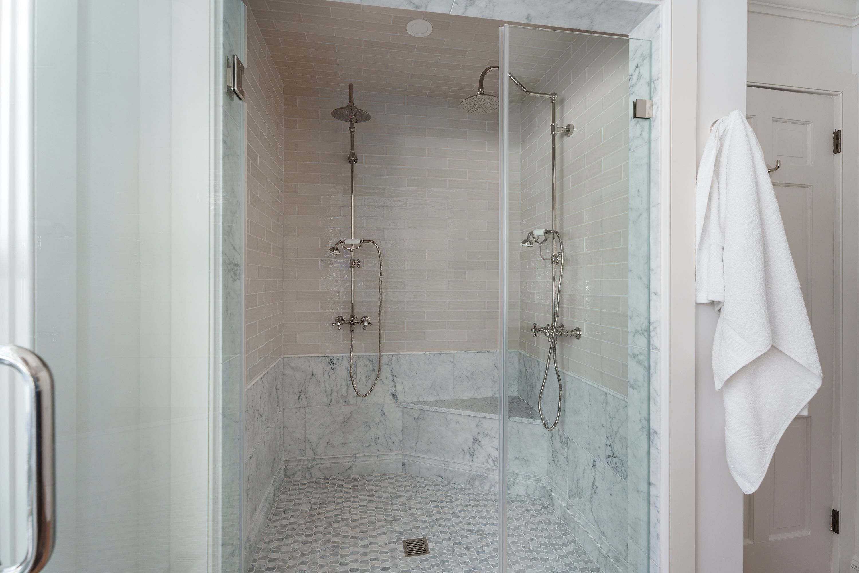  An Uncompromising Renovation Infused with Chic Designer Style - 物件實景