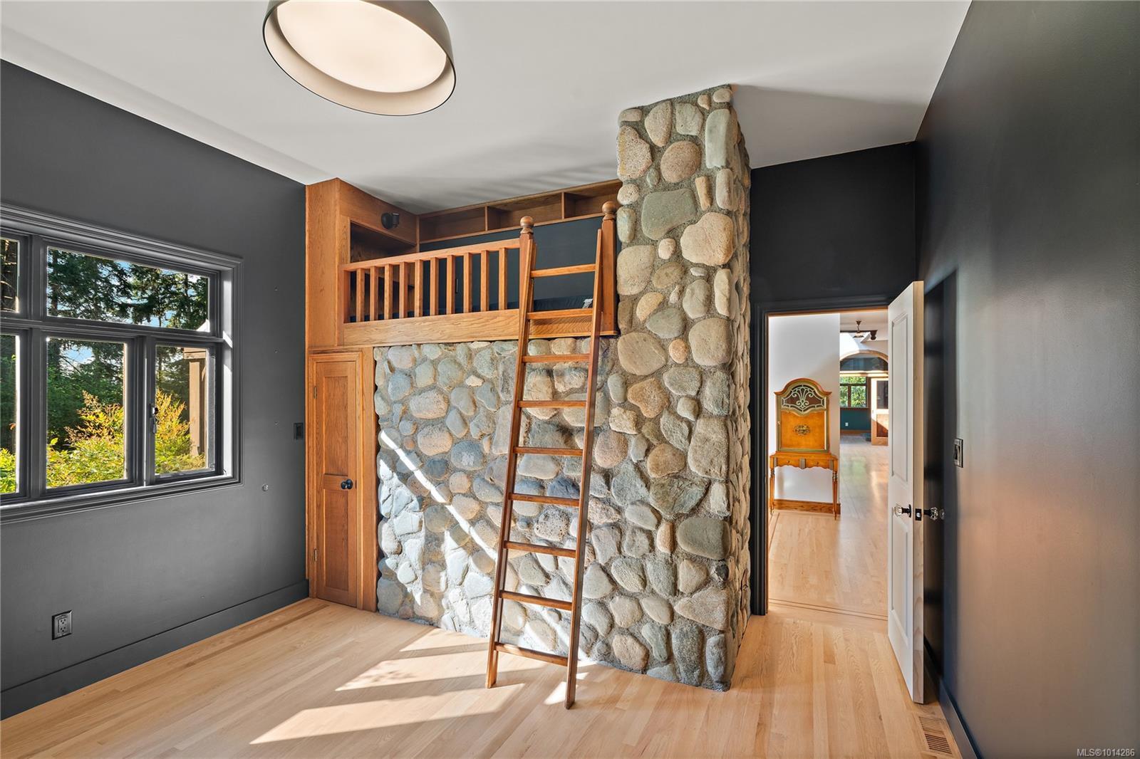 NORTH SAANICH, British Columbia, V8L 5P8, CA, 7 Bedrooms Bedrooms, ,Residential,For Sale,1948660