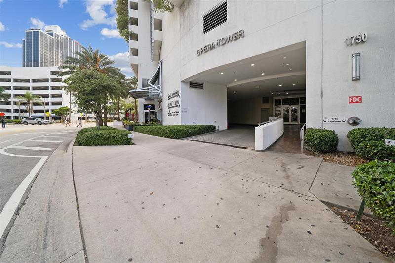 Miami, Florida, 33132, United States, 2 Bedrooms Bedrooms, ,2 BathroomsBathrooms,Residential,For Sale,1793358