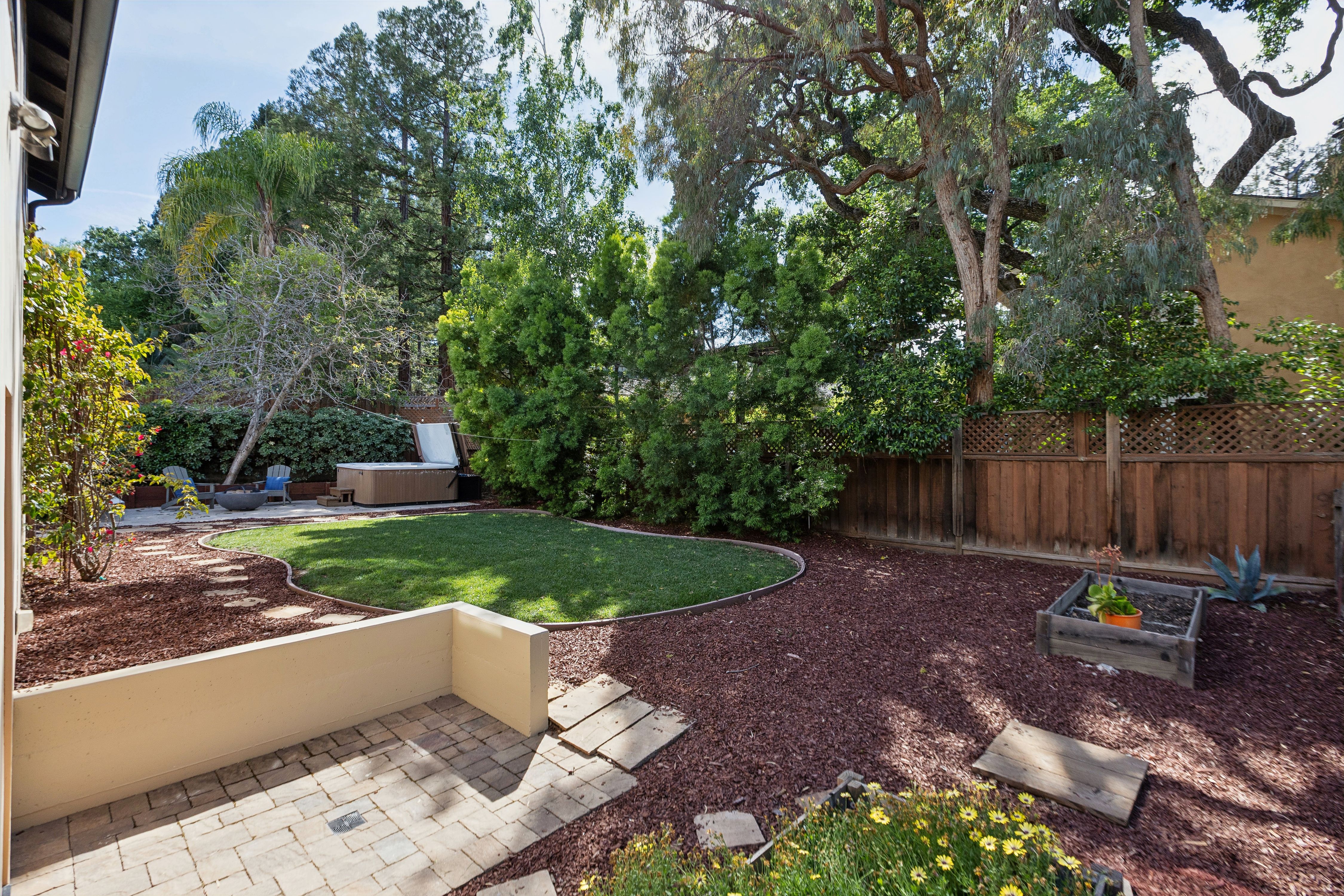  Mediterranean-Style Beauty with Garden Escape - 物件實景