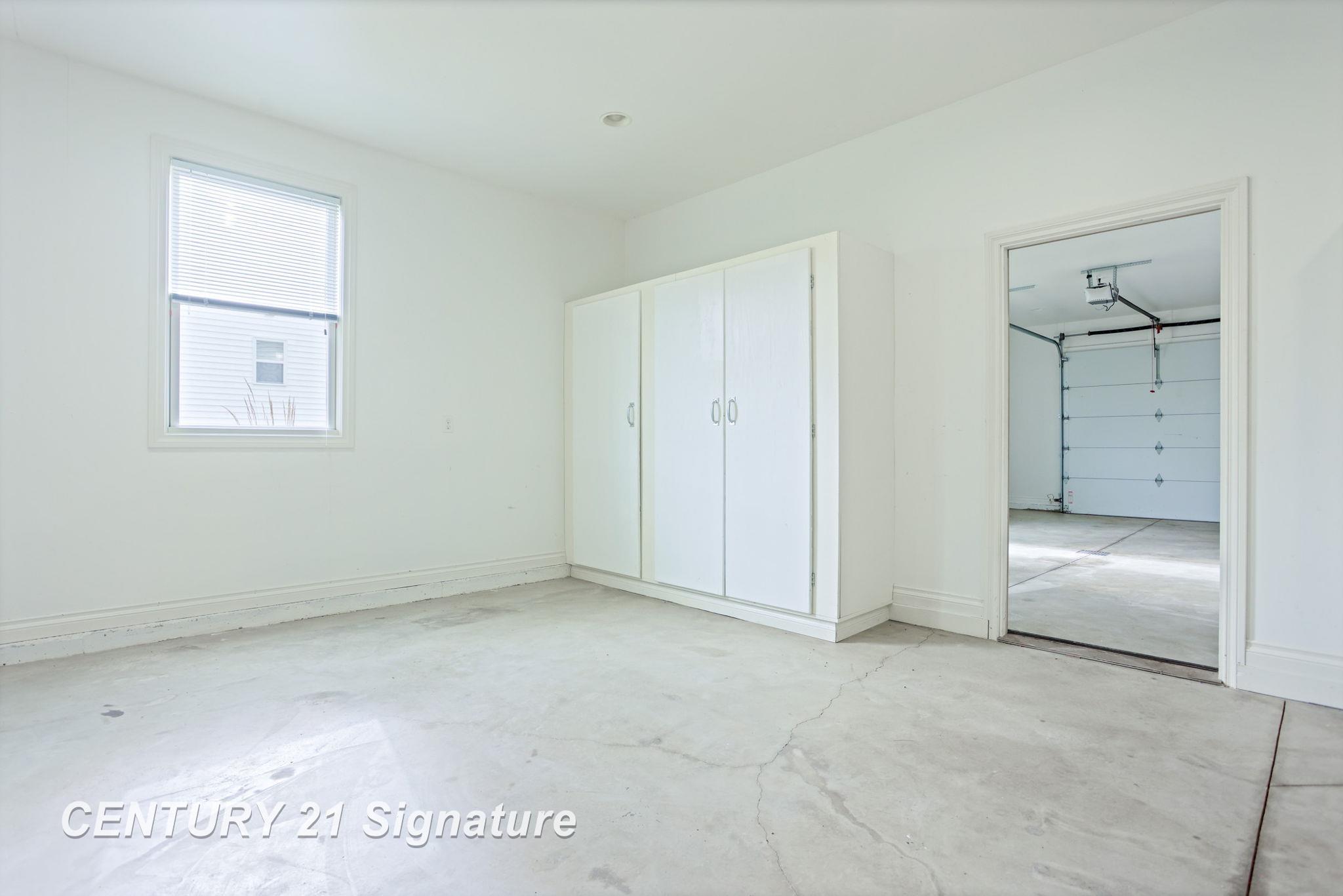 Freeland, Michigan, 48623, United States, 4 Bedrooms Bedrooms, ,3 BathroomsBathrooms,Residential,For Sale,1924442