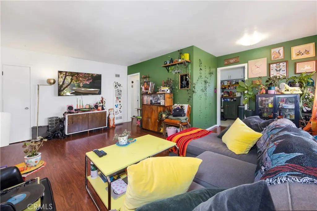 Los Angeles, California, 90016, United States, 4 Bedrooms Bedrooms, ,2 BathroomsBathrooms,Residential,For Sale,1979320