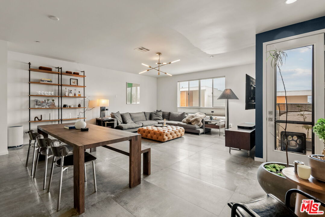 Los Angeles, California, 90026, United States, 3 Bedrooms Bedrooms, ,4 BathroomsBathrooms,Residential,For Sale,1829395