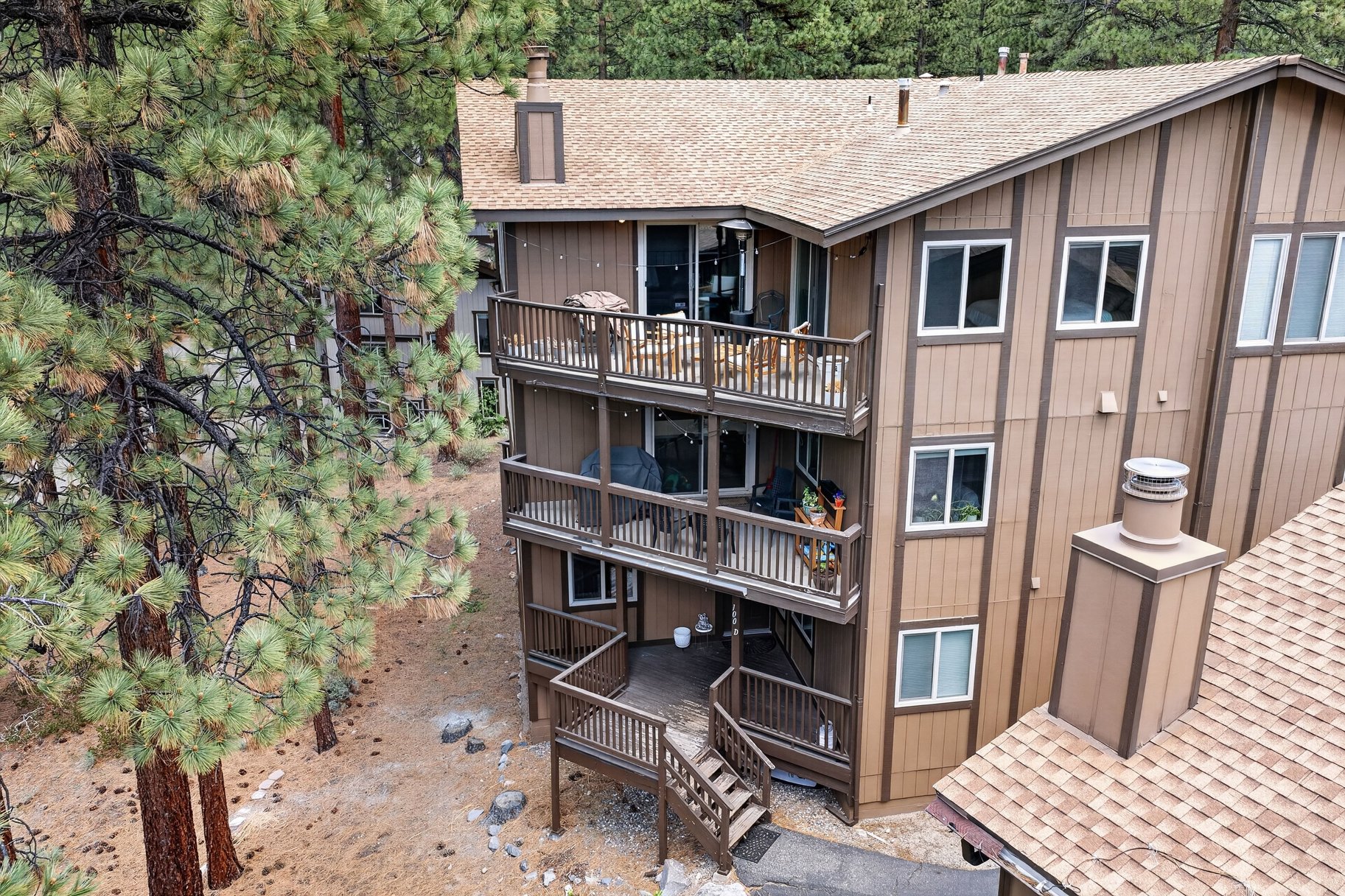  Expansive Nevada-Side Tahoe Retreat in Coveted Lake Village Setting - 物件實景