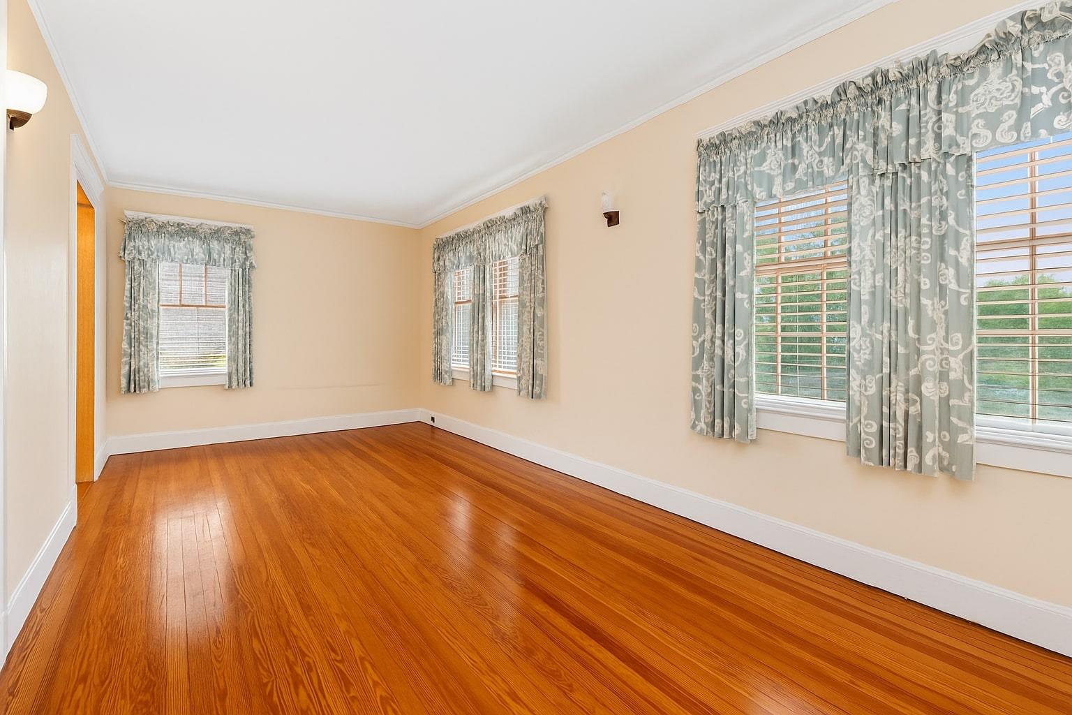 Bay Shore, New York, 11706, United States, 4 Bedrooms Bedrooms, ,3 BathroomsBathrooms,Residential,For Sale,1836669