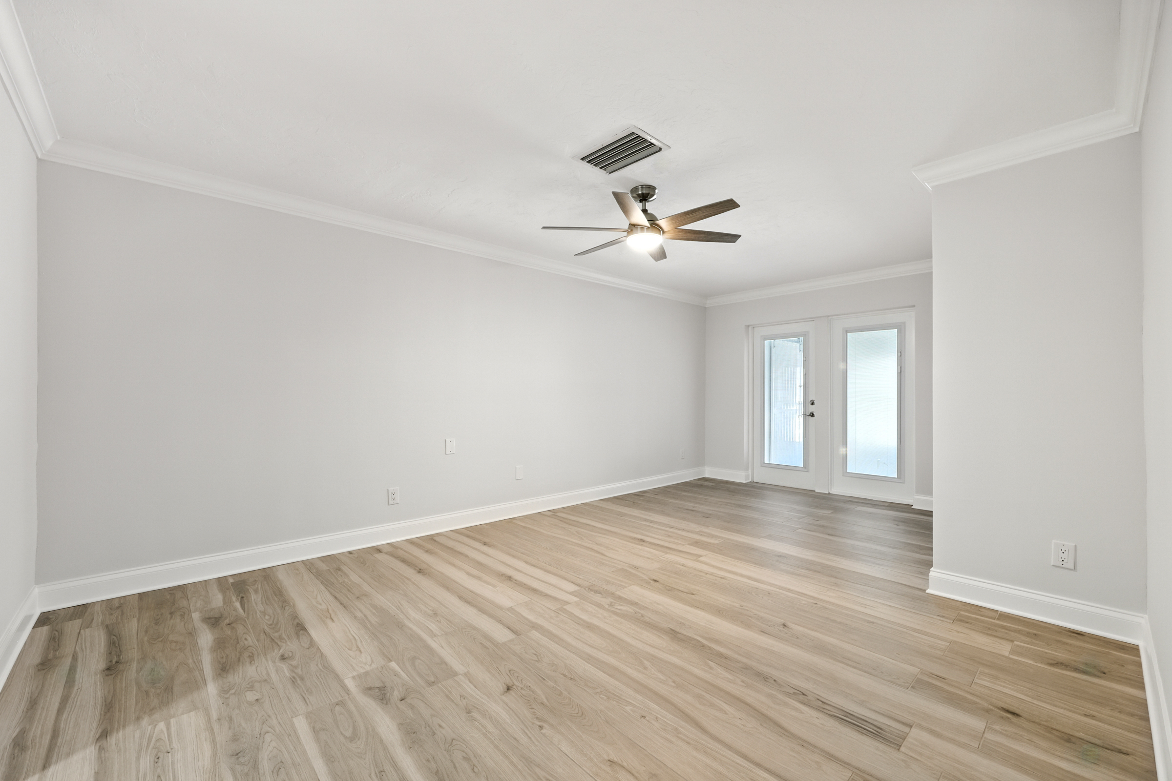 St. Petersburg, Florida, 33708, United States, 2 Bedrooms Bedrooms, ,2 BathroomsBathrooms,Residential,For Sale,1976301