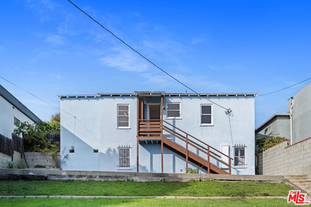 Santa Monica, California, 90405, United States, 2 Bedrooms Bedrooms, ,1 BathroomBathrooms,Residential,For Sale,1988131