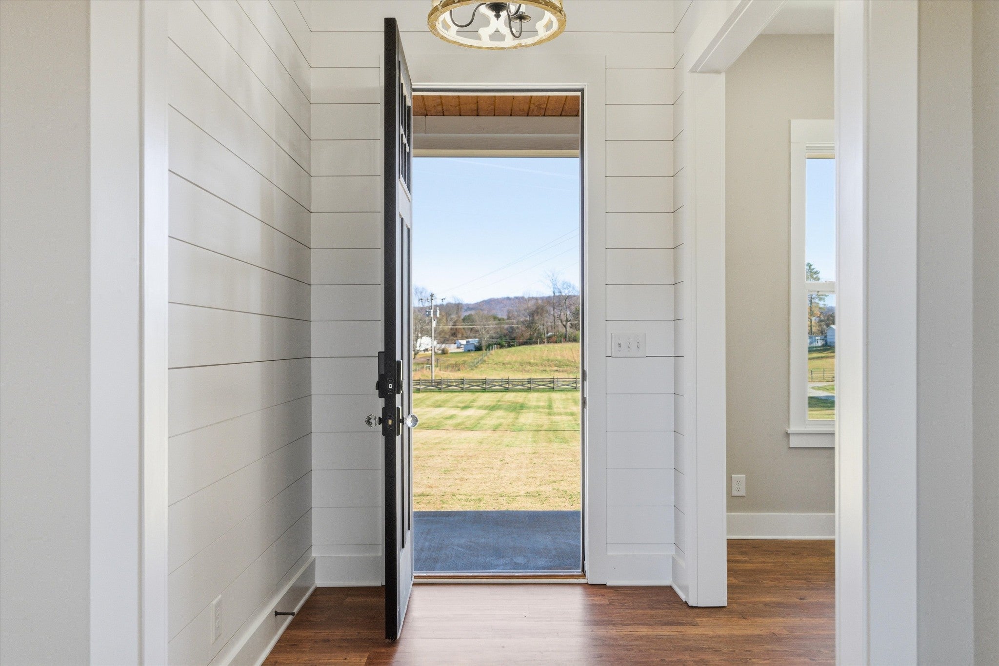 McMinnville, Tennessee, 37110, United States, 3 Bedrooms Bedrooms, ,2 BathroomsBathrooms,Residential,For Sale,2006562