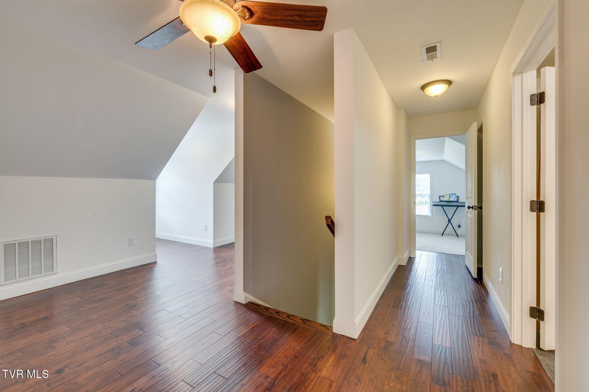 Bluff City, Tennessee, 37618, United States, 3 Bedrooms Bedrooms, ,4 BathroomsBathrooms,Residential,For Sale,2048525